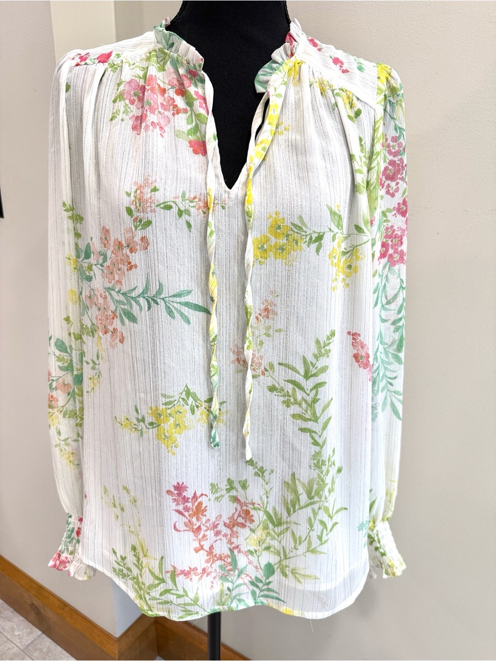 cupcakes & cashmere White Floral Tie-Neck Blouse